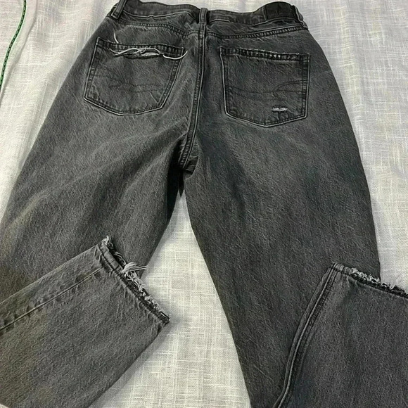 AMERICAN EAGLE BLACK MOM JEAN - Picture 7 of 8